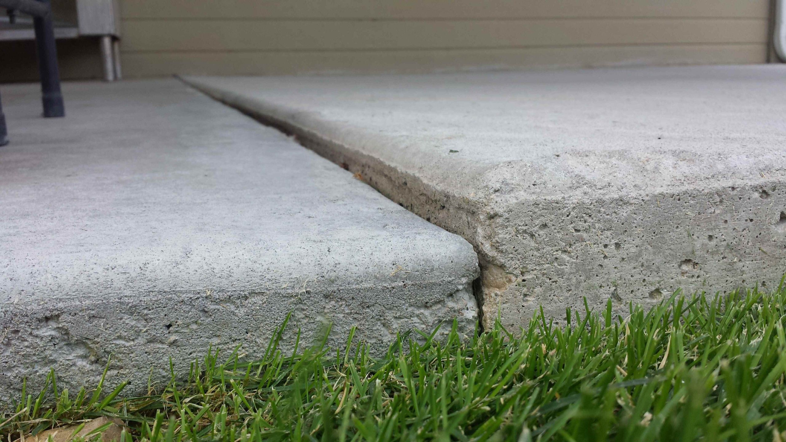 7 Signs Your Concrete Driveway Needs Lifting This Summer
